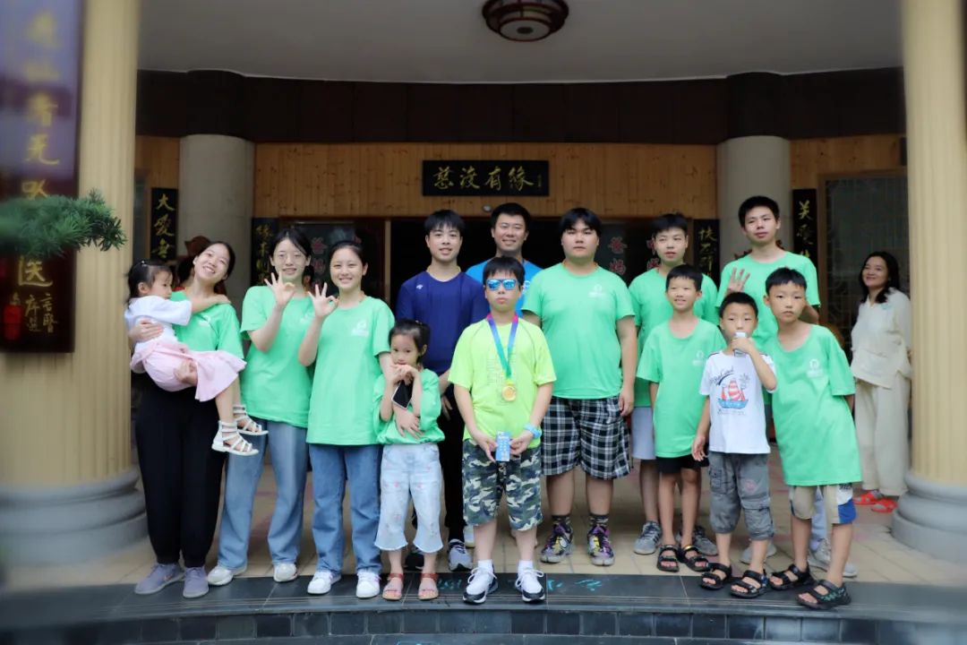 我們是父母實現心愿、寄托希望的神燈嗎？